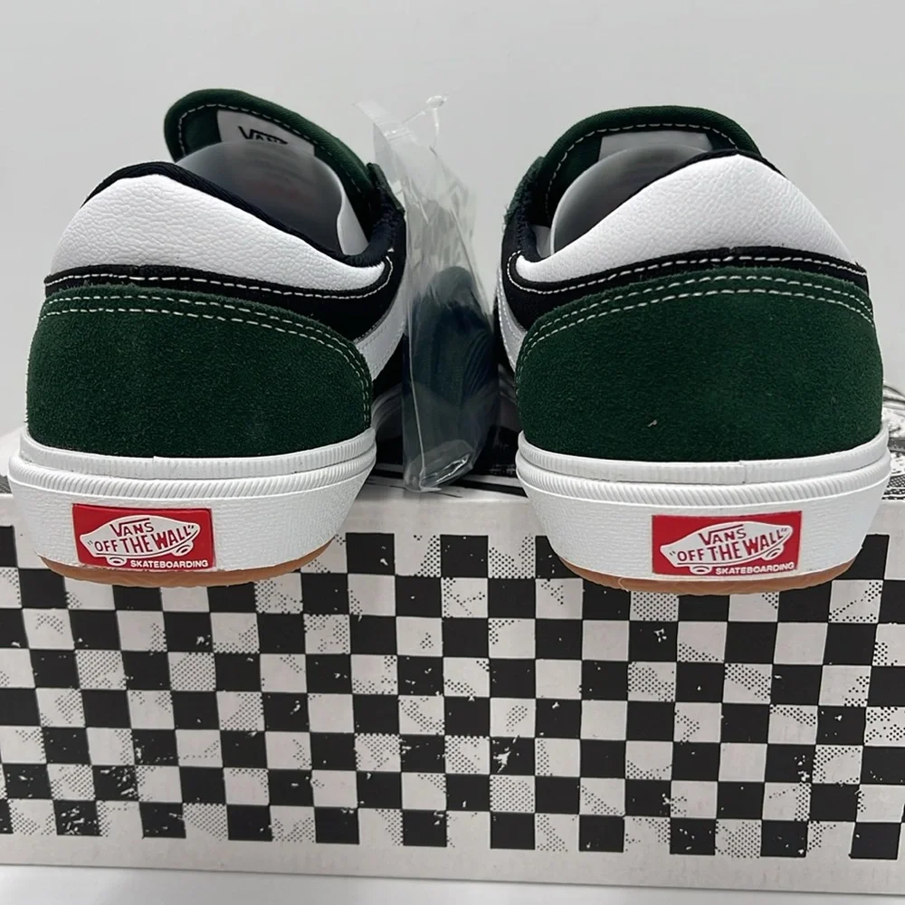 Vans Men's Green and Black Sneakers Gilbert Crocke
Dark Green/White
VN0A5JIFDGY - Picture 13 of 16